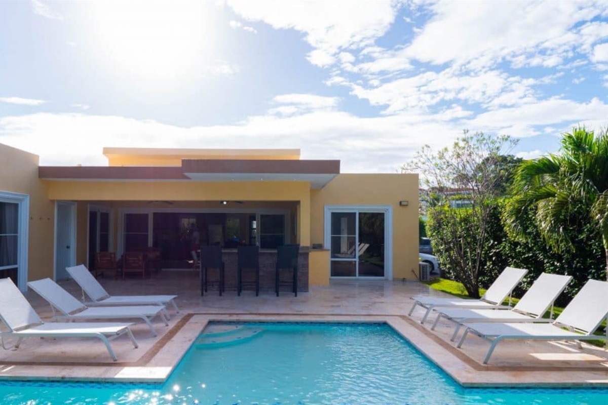 Pool and outdoor area