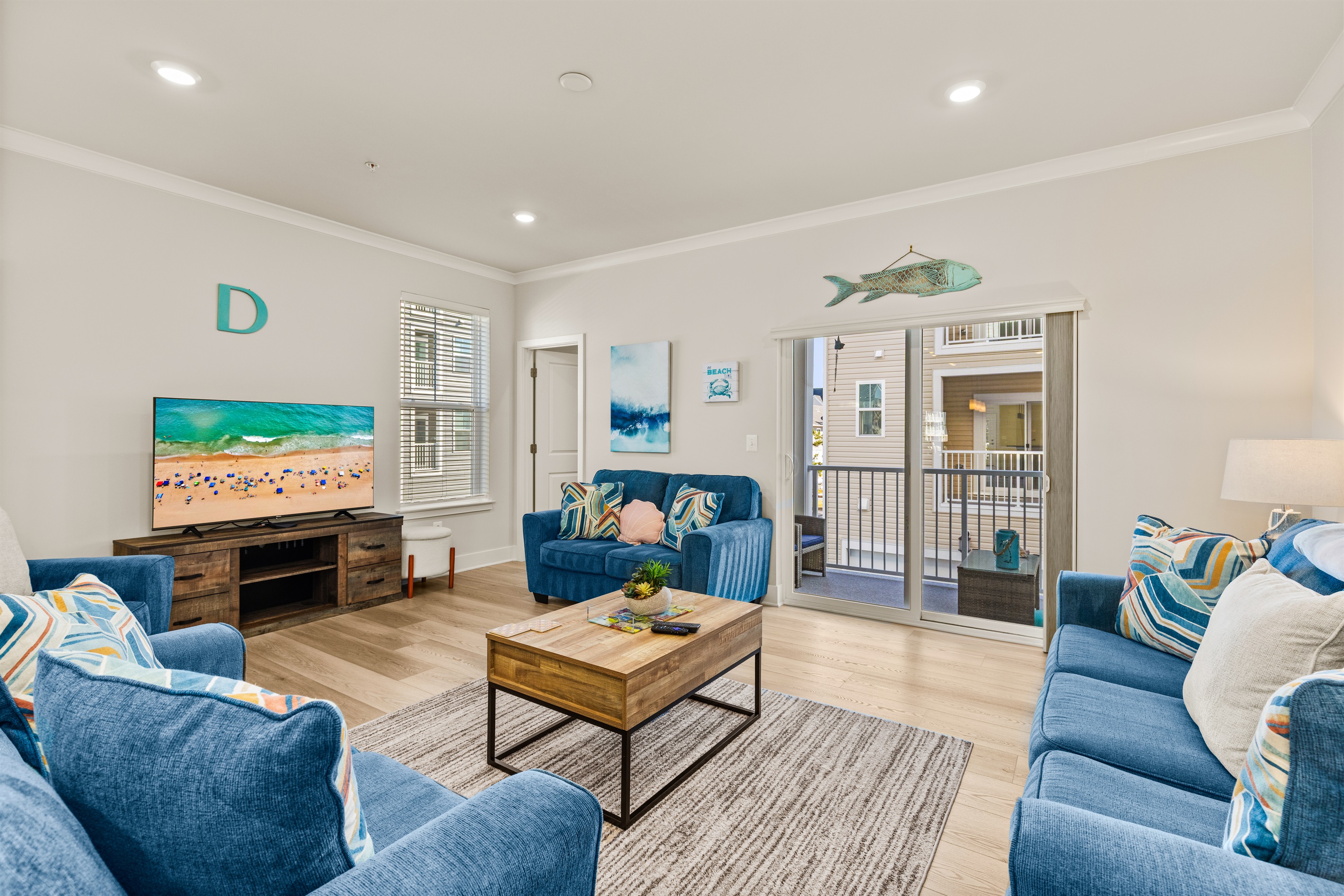 Relax w/ the family and stream or watch cable tv after a beach day(2nd floor)