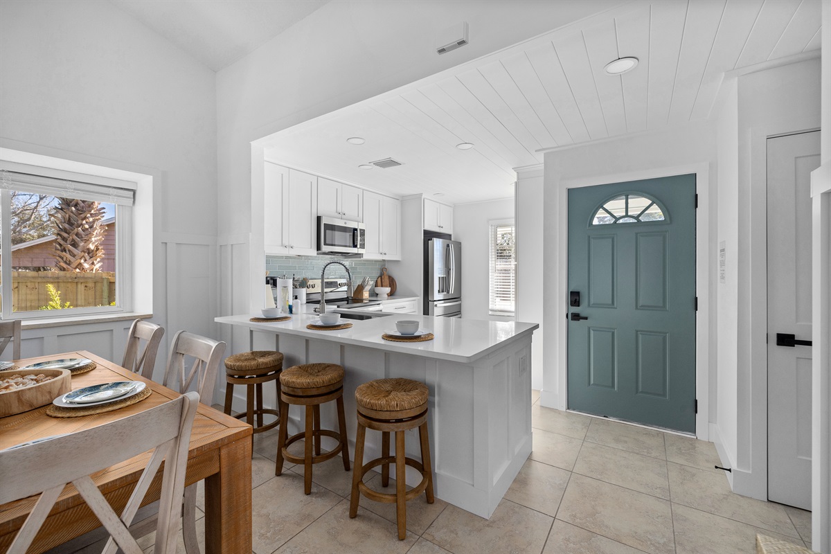 A chef-ready kitchen with stainless steel appliances, spacious prep areas, and fresh coastal finishes &mdash; perfect for family breakfasts or post-beach dinners 🌊