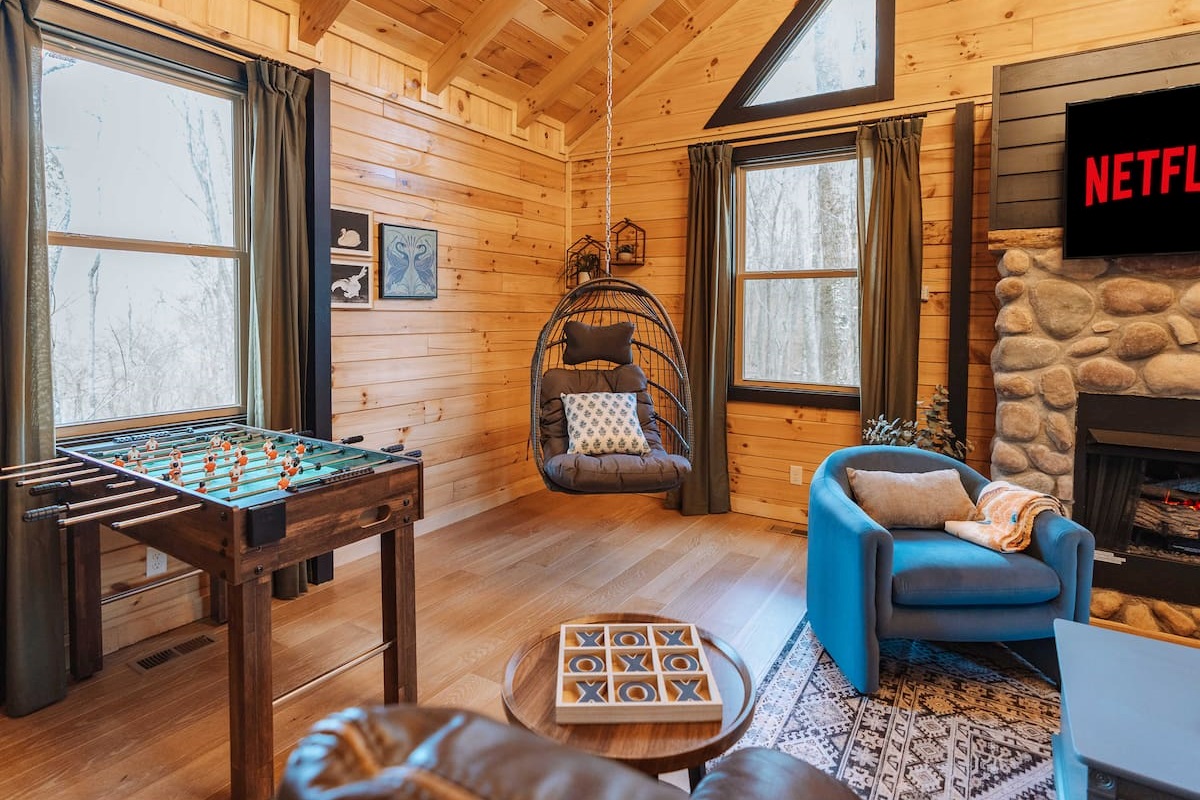 Coz living room with a swing and fooseball to relax and enjoy!