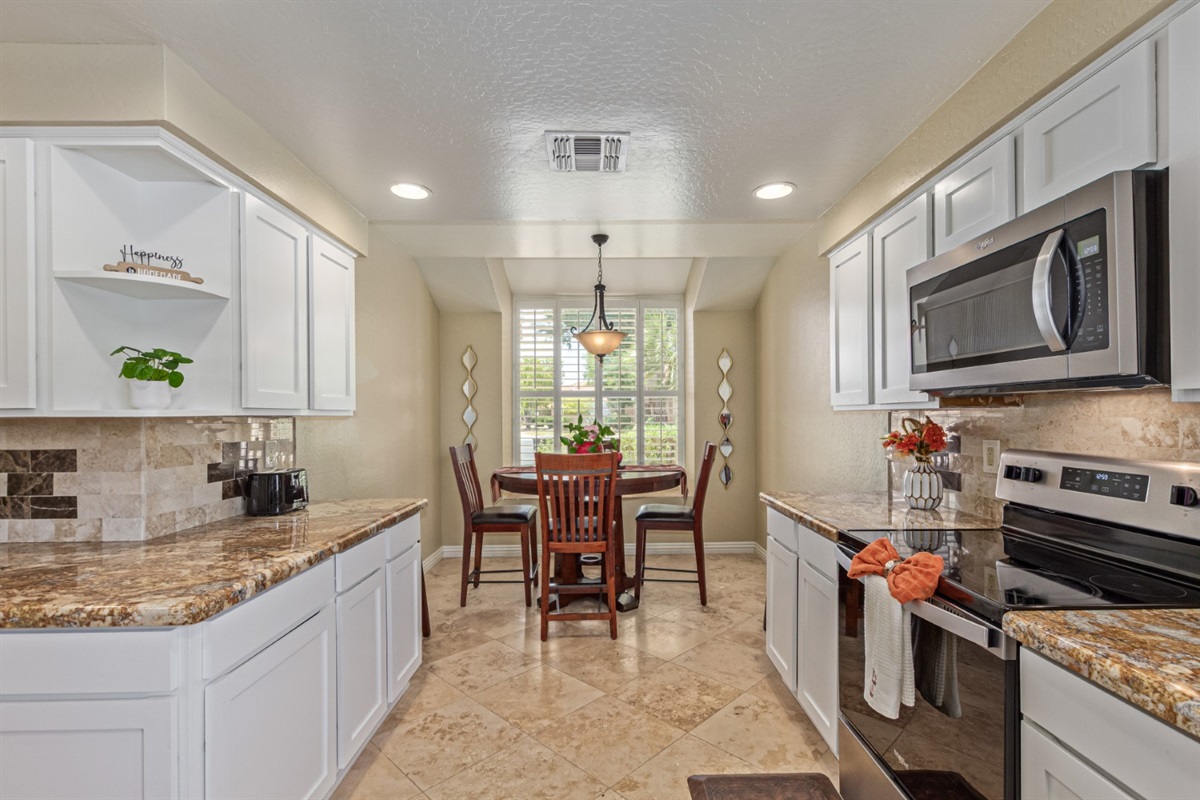 Kitchen Breakfast/ Coffee Nook