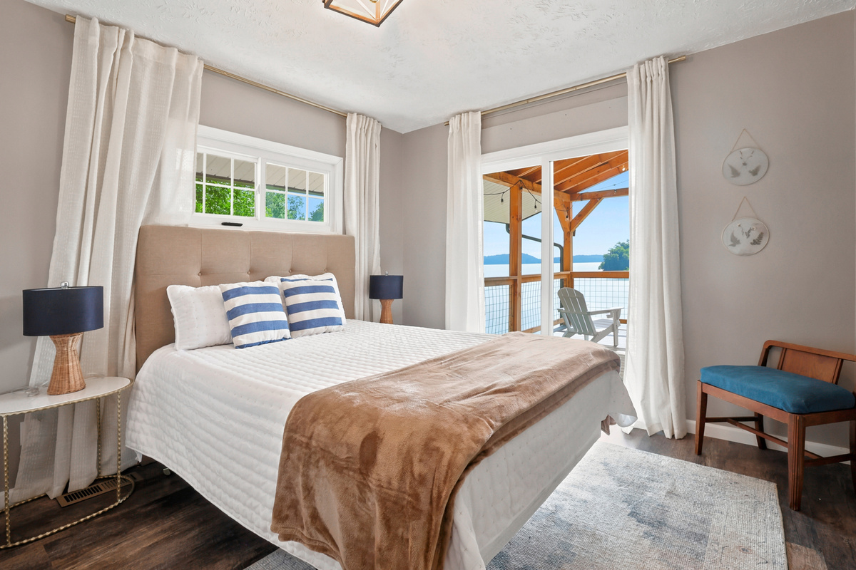 Main level Queen Bedroom 