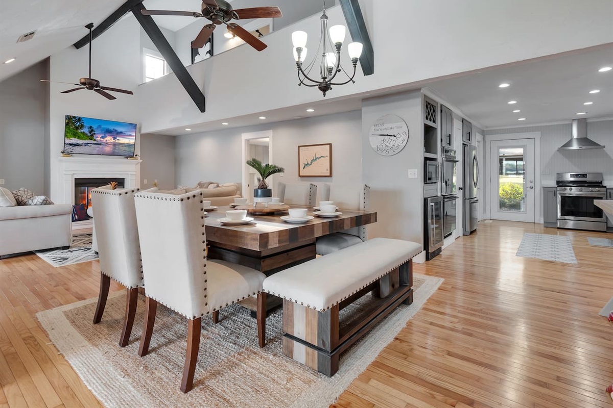 4k tv, gas fireplace, sleeper sofa