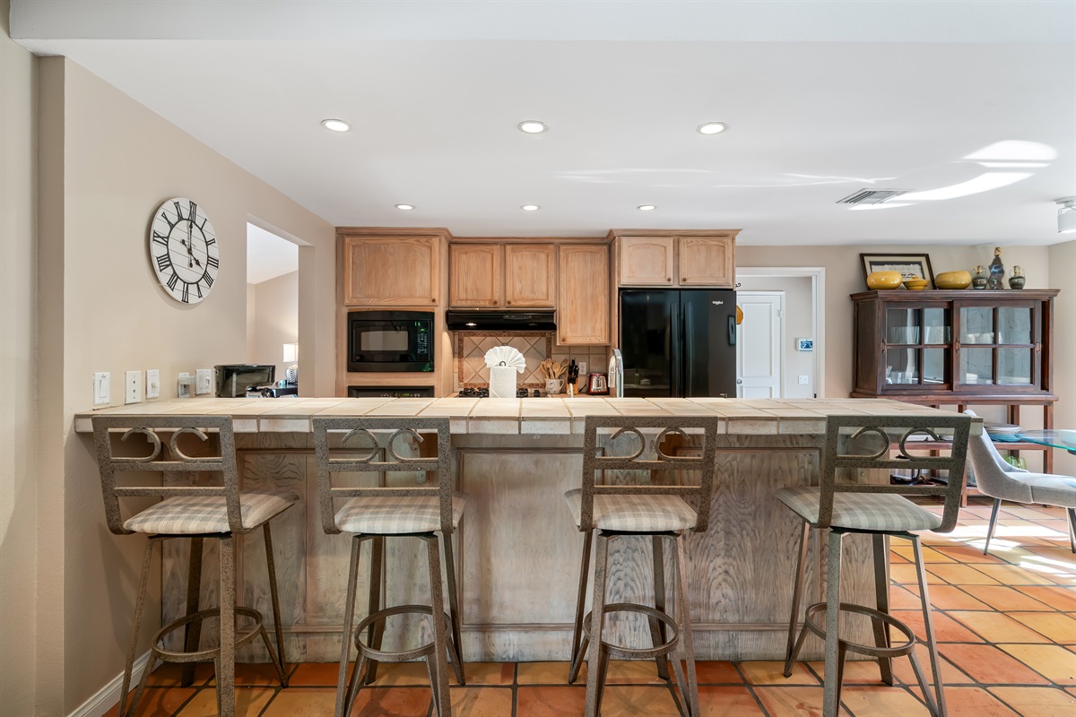 counter seating for 4