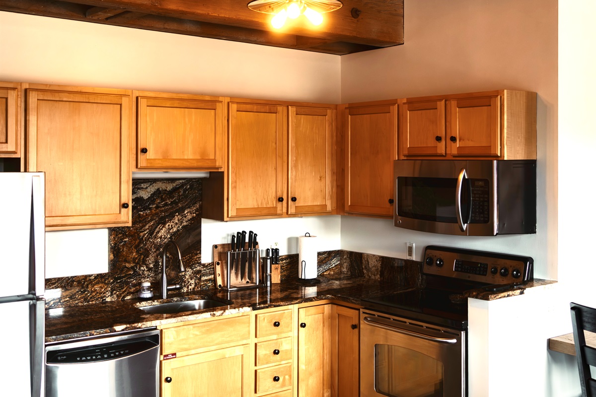 Welcome to Captain's Quarters by The Brix! A newly renovated 2-Bedroom, 2-Bathroom corner suite with spectacular views of the William A. Irvin and downtown. Perfect for families, this spacious condo features a full kitchen, foosball, air hockey, and pool!