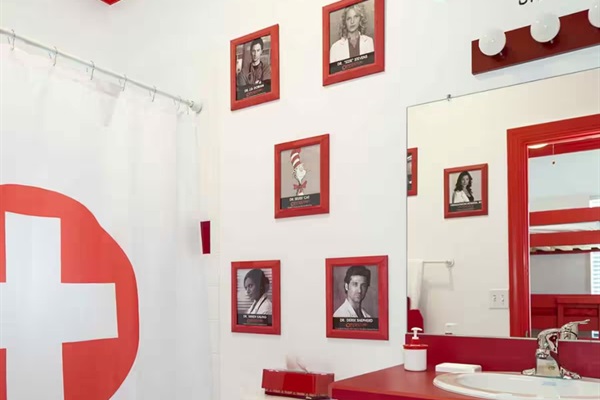 Game themed bedroom at Orlando large group estate