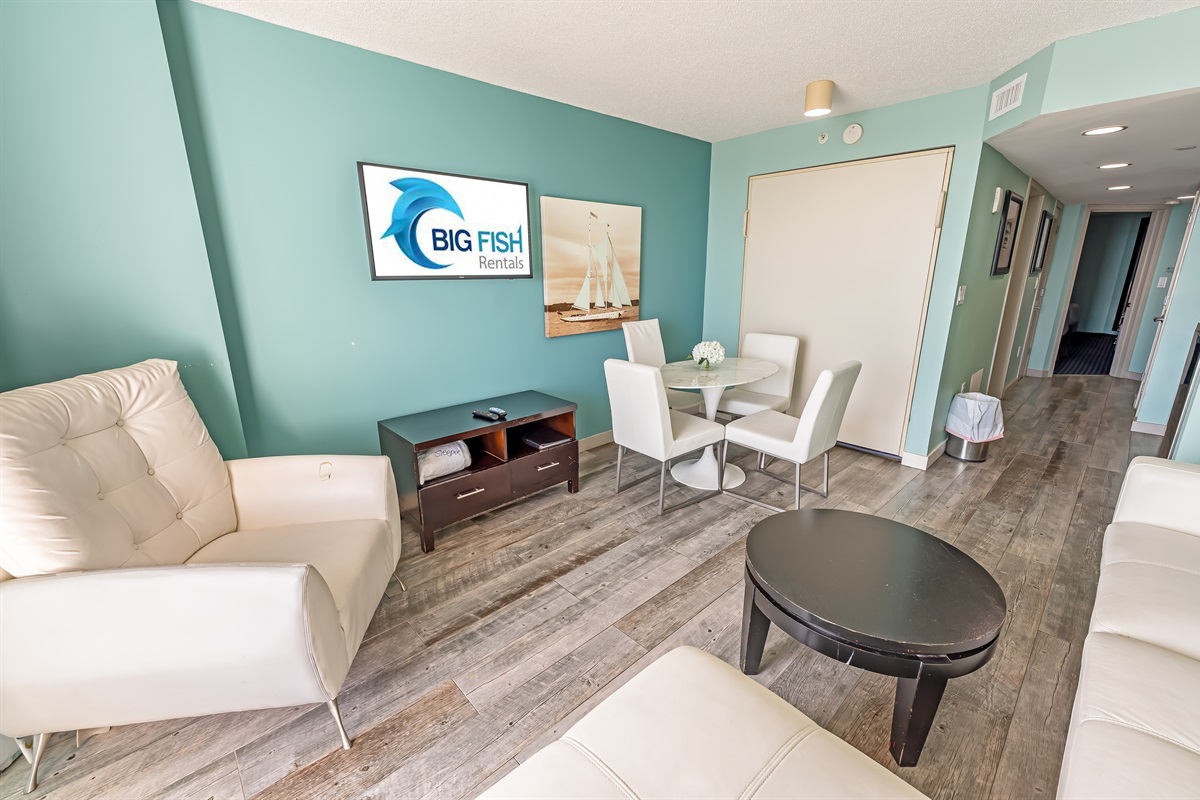 Living Room with Stunning Views🌊☀️