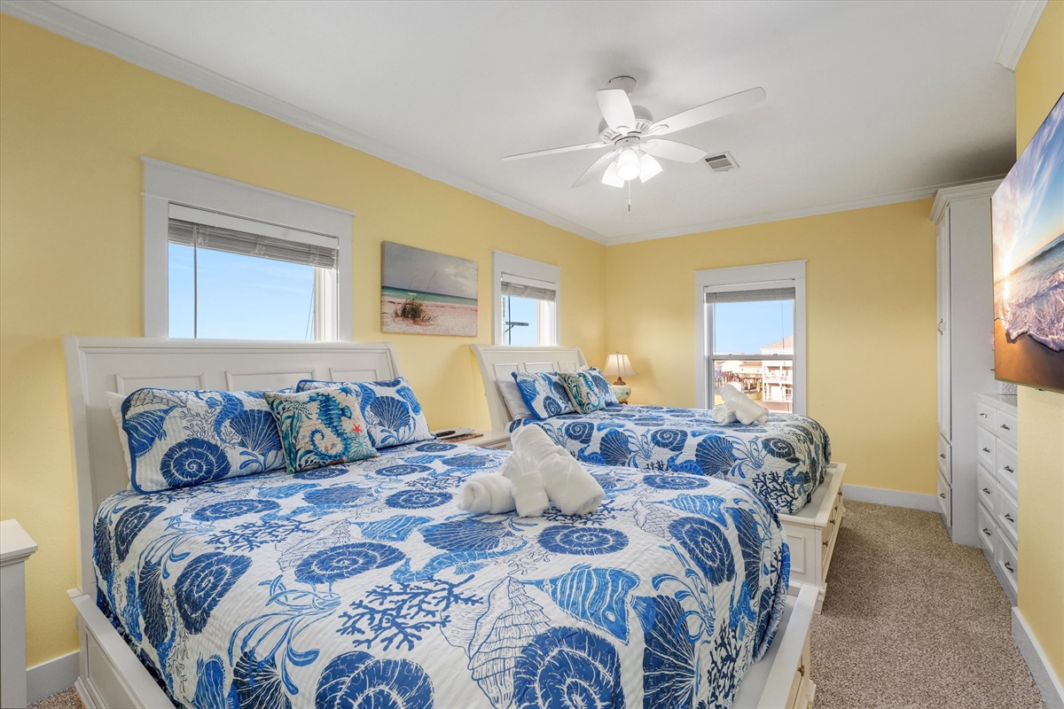 Bedroom 3 - 2 queen beds