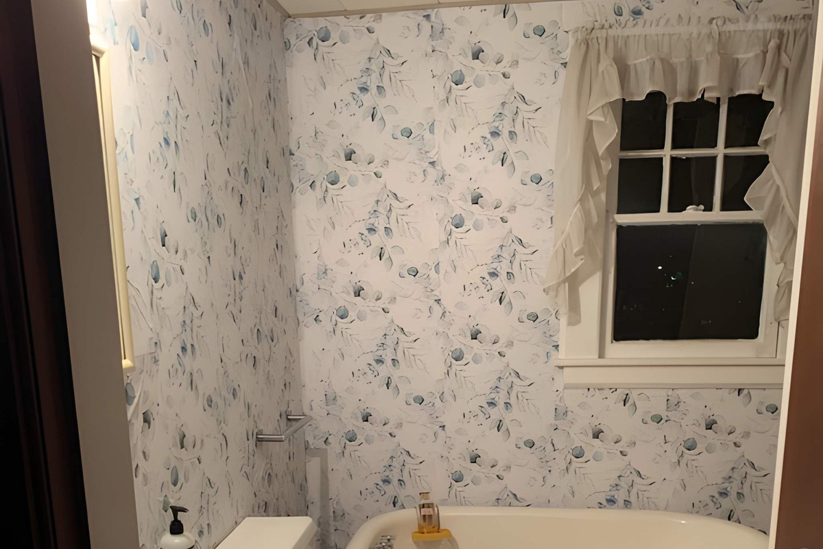 Full bathroom on 3rd floor 