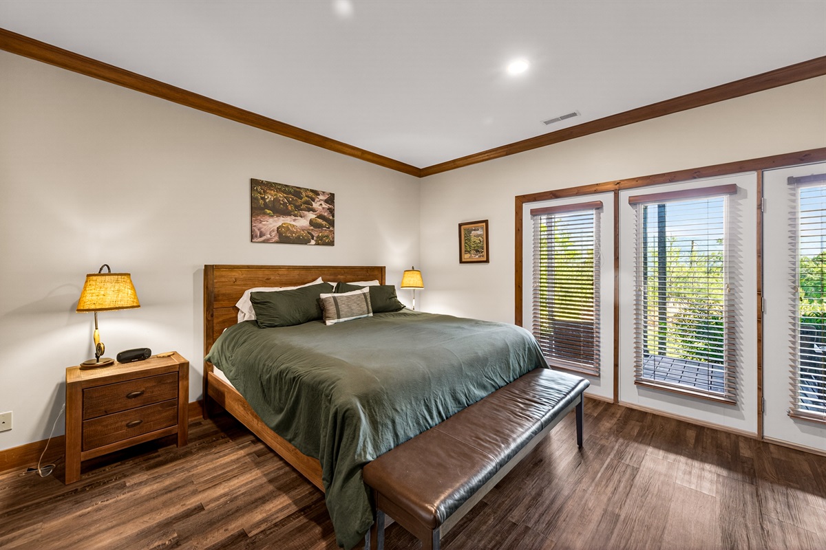 King Bedroom w/access to lower deck