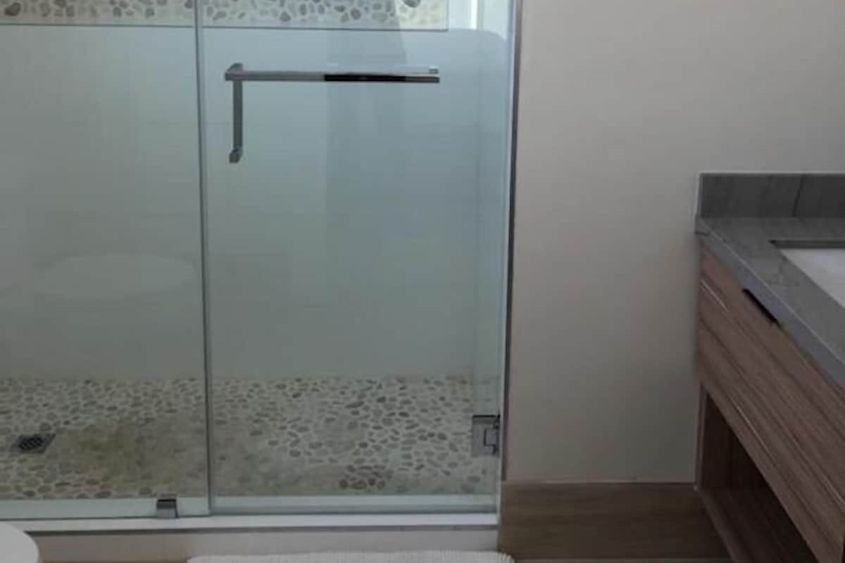 Large Glass Enclosed Showers