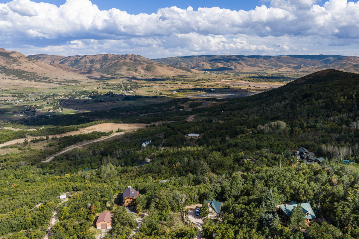 Panoramic valley and mountain views from the surrounding hillside setting.
