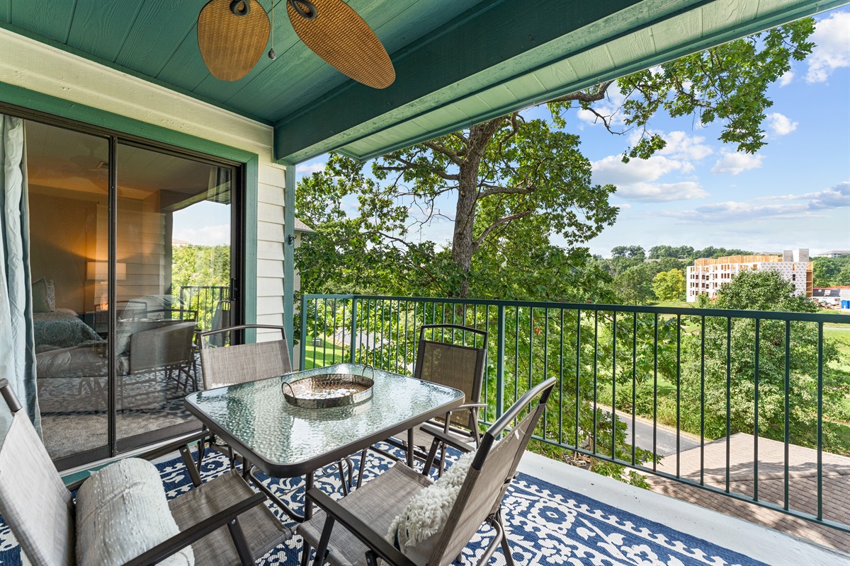 🌿 Enjoy al fresco meals or morning coffee on the covered back deck with ceiling fan, peaceful views, and patio dining for four.