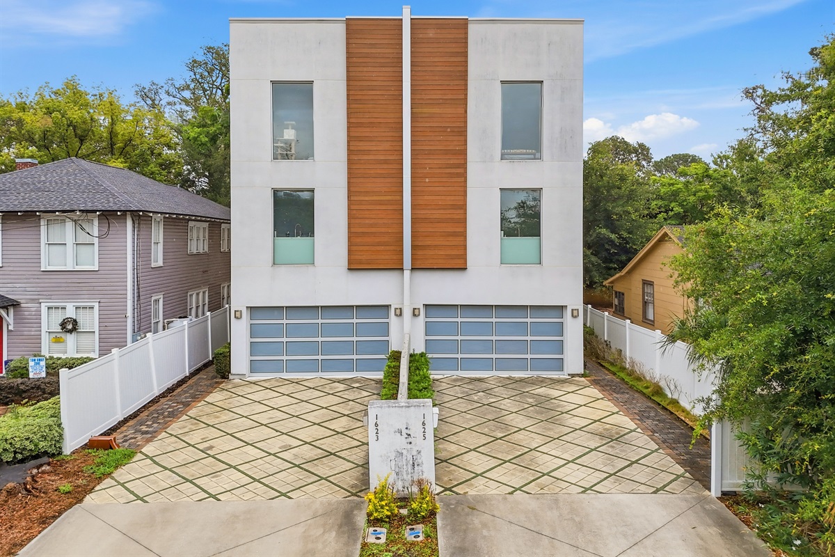 Beautiful luxe 3 story home