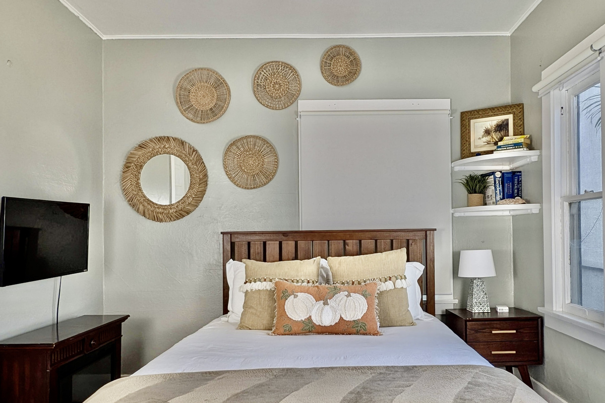 🛏️ Unwind in a cozy bedroom designed for restful nights and peaceful mornings.