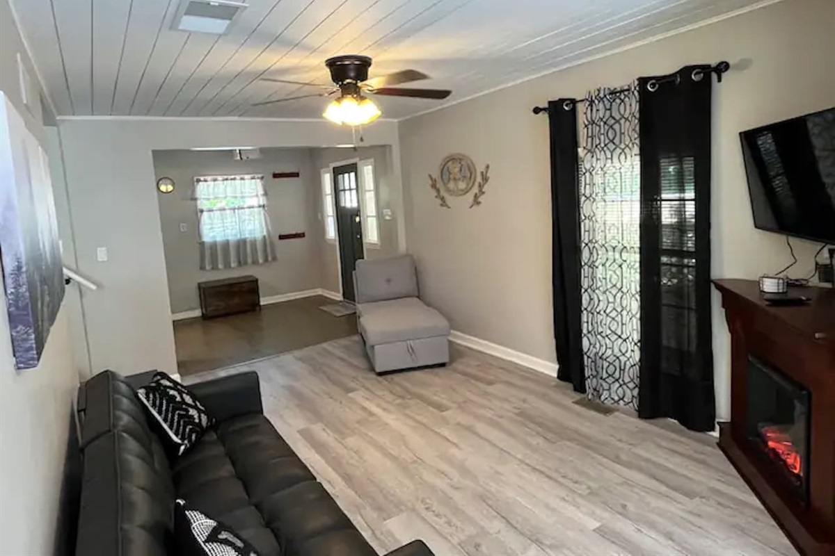 Living Room / Lounge