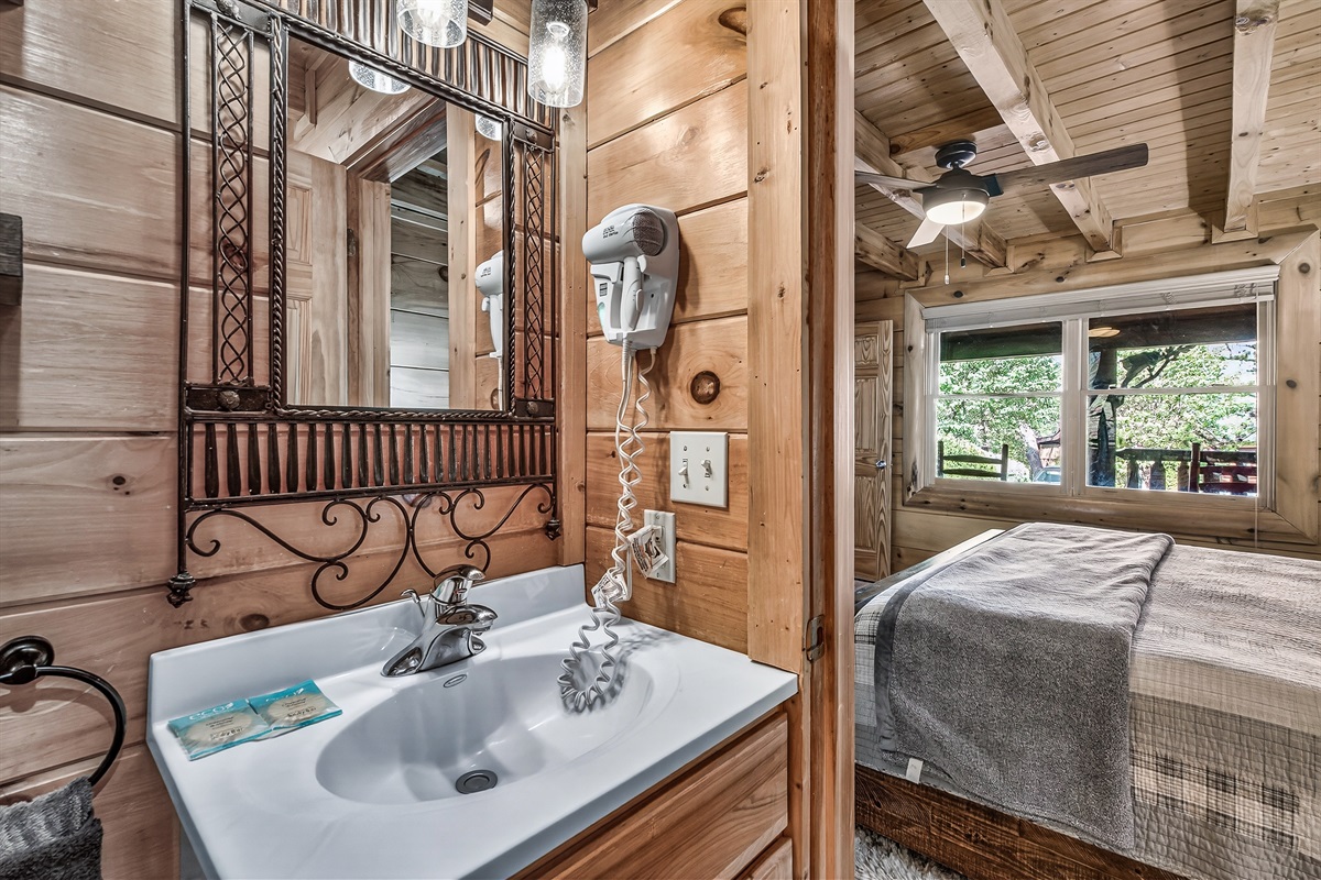 Front bedroom's en suite bathroom. Bathroom has a combination shower and tub.