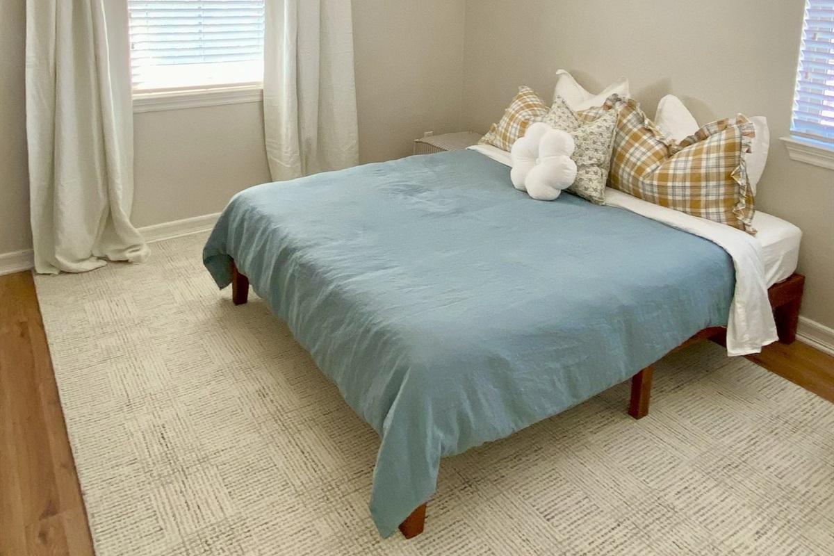 Queen | Decor & Finishes subject to change