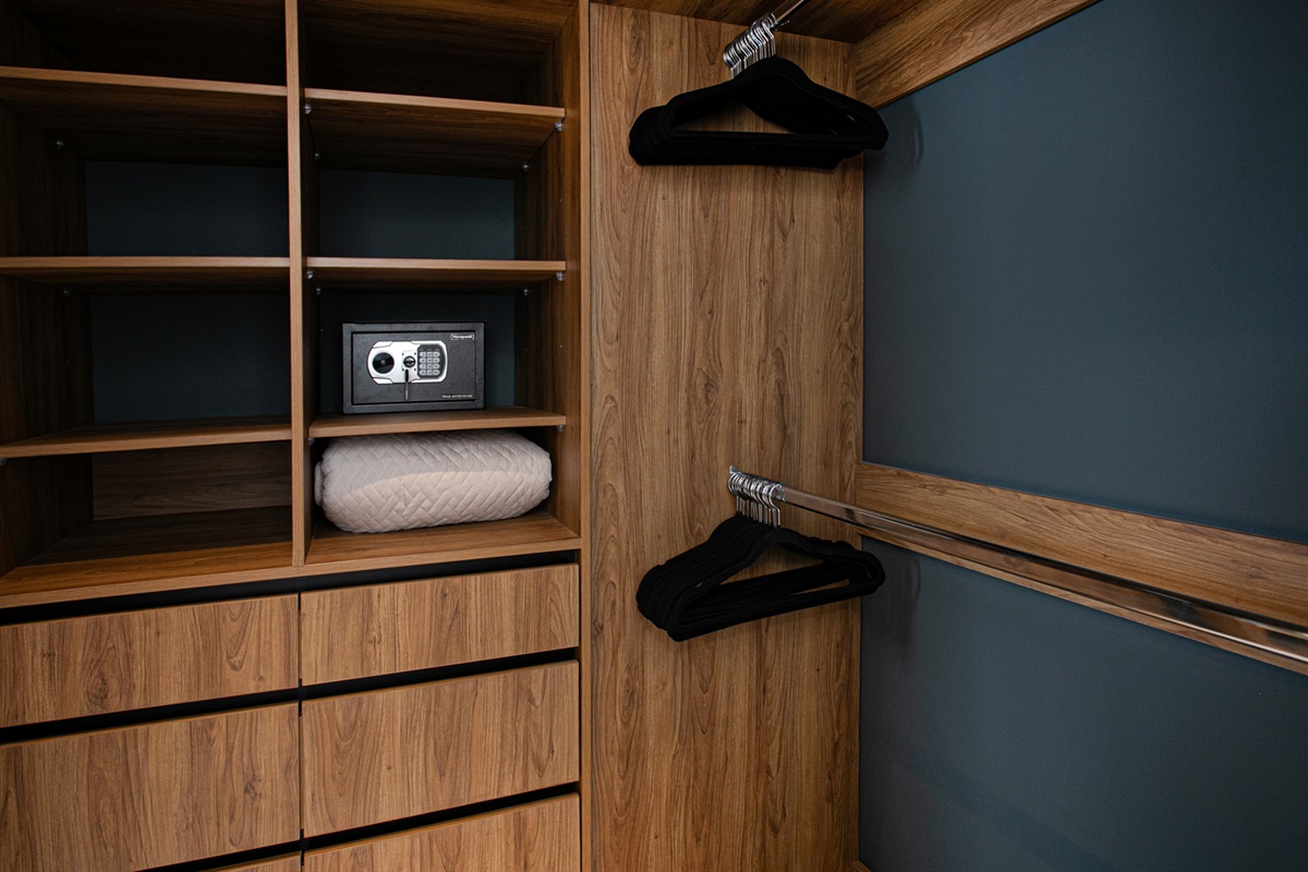Safes for your valuables and plenty of shape to hang your clothes.