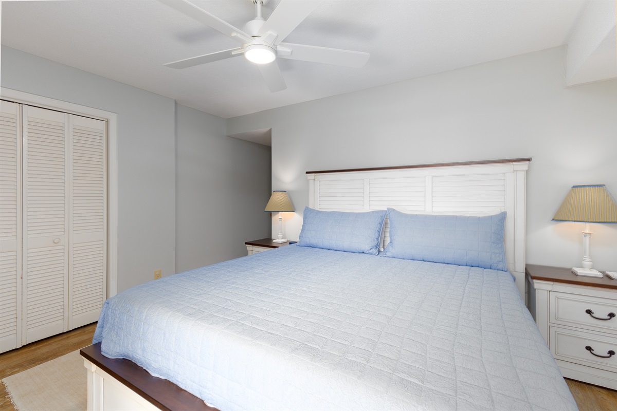 Bedroom with king-size bed