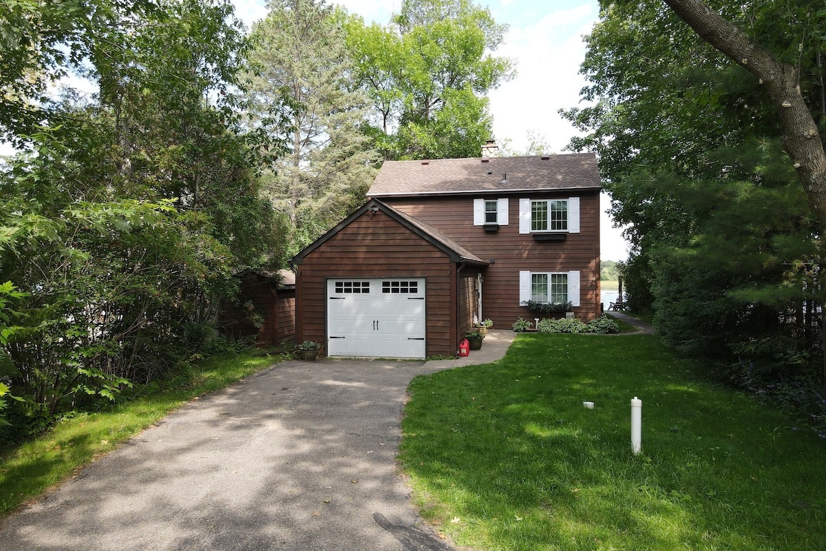 Front of cabin when you pull into driveway 