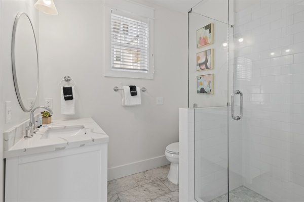 1st floor queen bathroom, main house