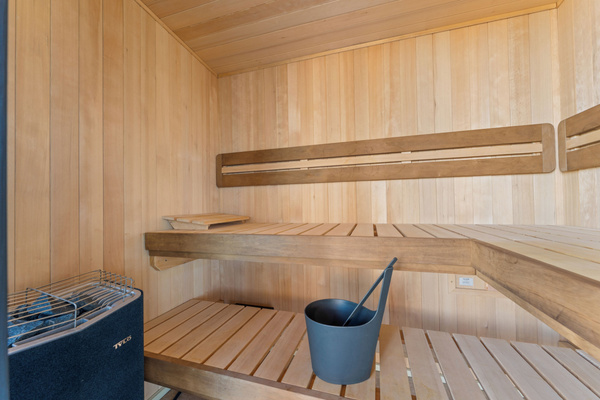 Wellness porch. 4-person Swedish Sauna by Tylo.