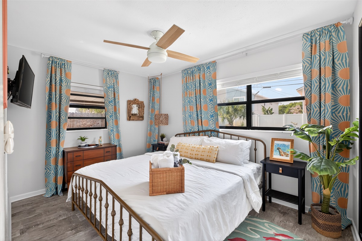 Sun Bedroom: King bed, streaming TV & ceiling fan.