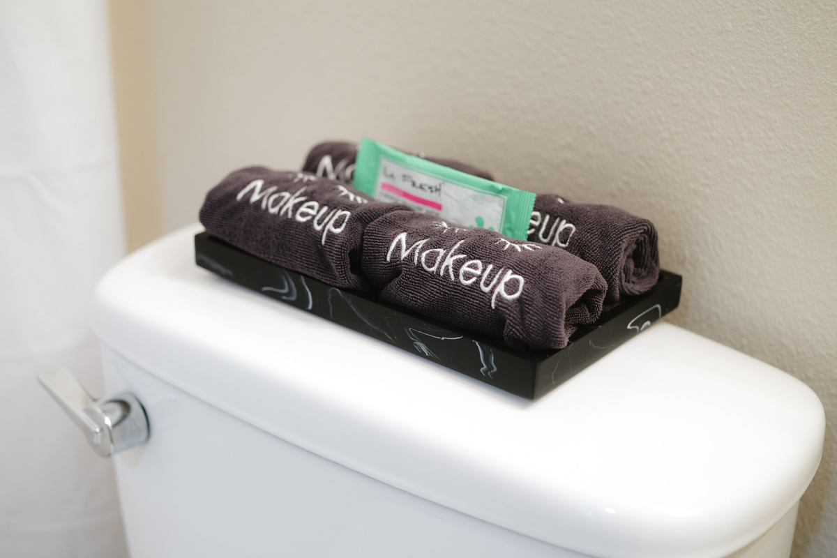 Make up clothes and make up wipes 