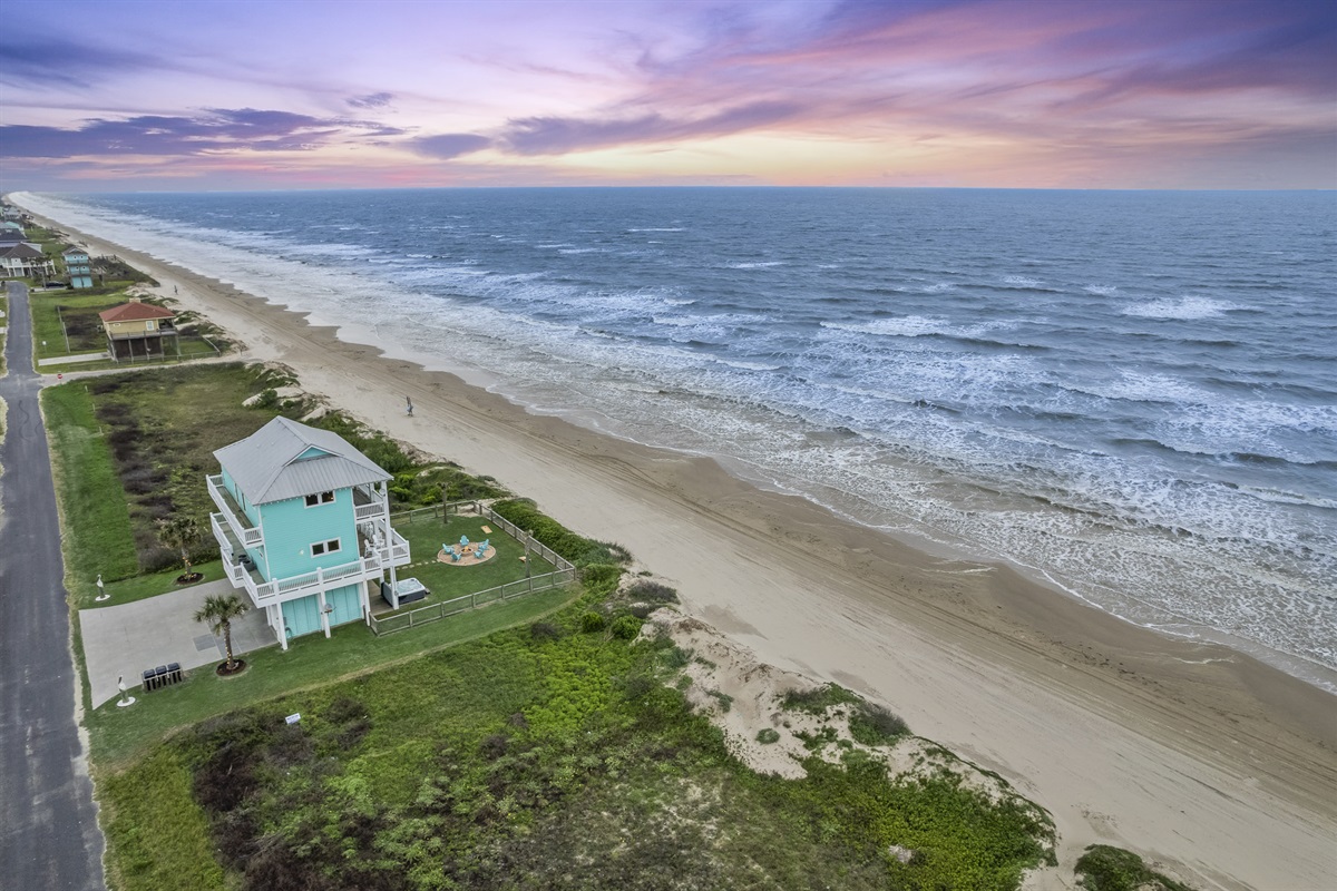 9d6079b092504bd2b4e12adcc4301ac1 Large | Beachhouse | Texas | TX | Vacation Homes | Galveston | Crystal Beach | Kokomo | Breezy Days | Beachfront Elegance | Sunrise Serenity | Southern Sands Property Management, LLC