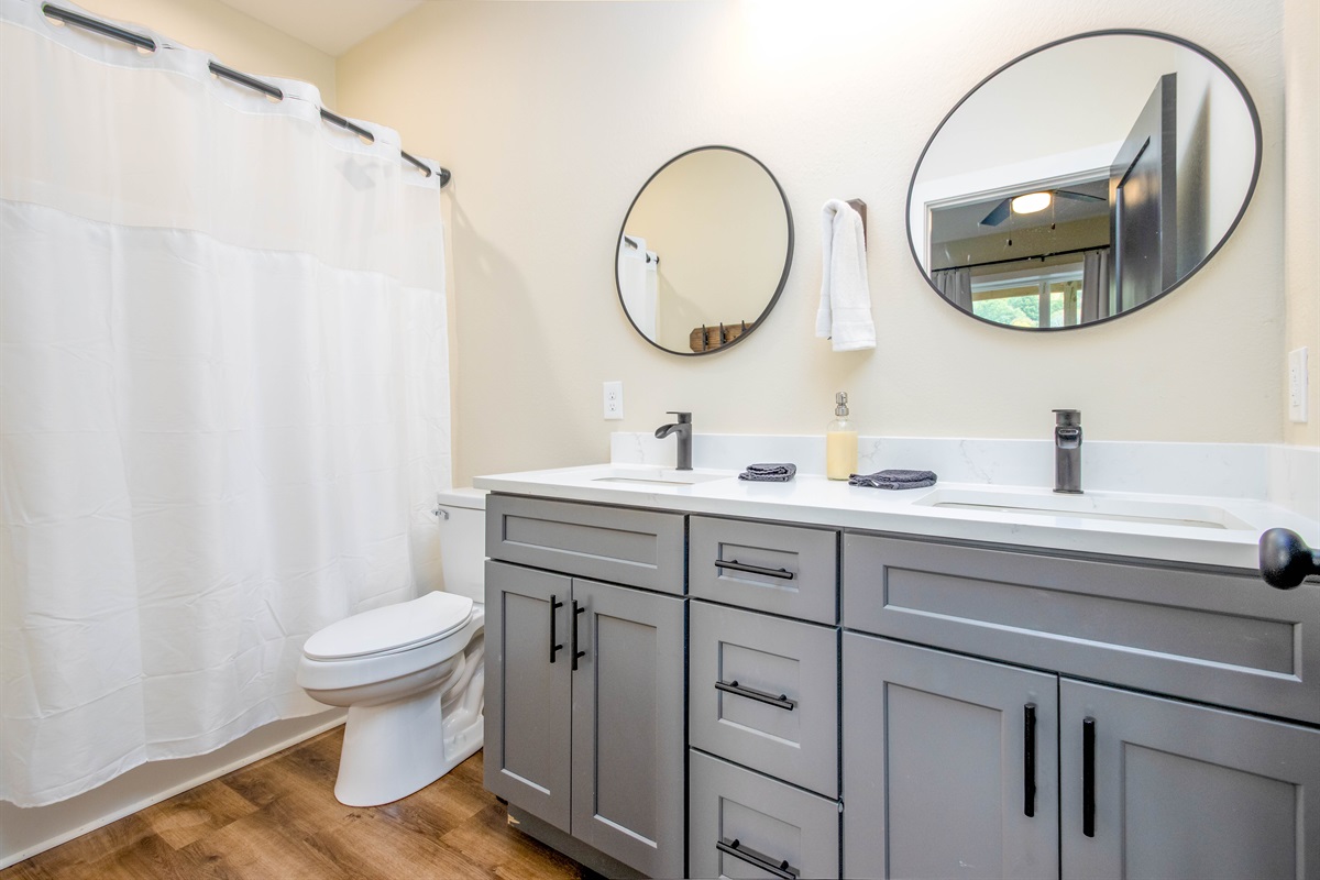 bathroom for full/queen bunk room