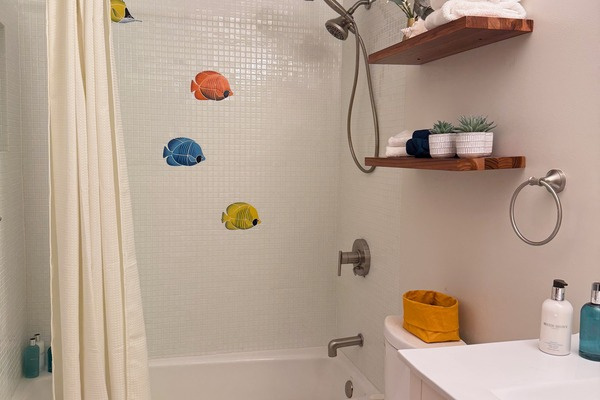 UPDATED - Luxury Frette bath linens; Dyson hair dryer; Molten Brown toiletries