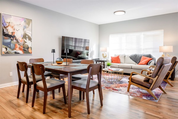 ND Luxury Townhome 8 min to ND Stadium!, photo 3