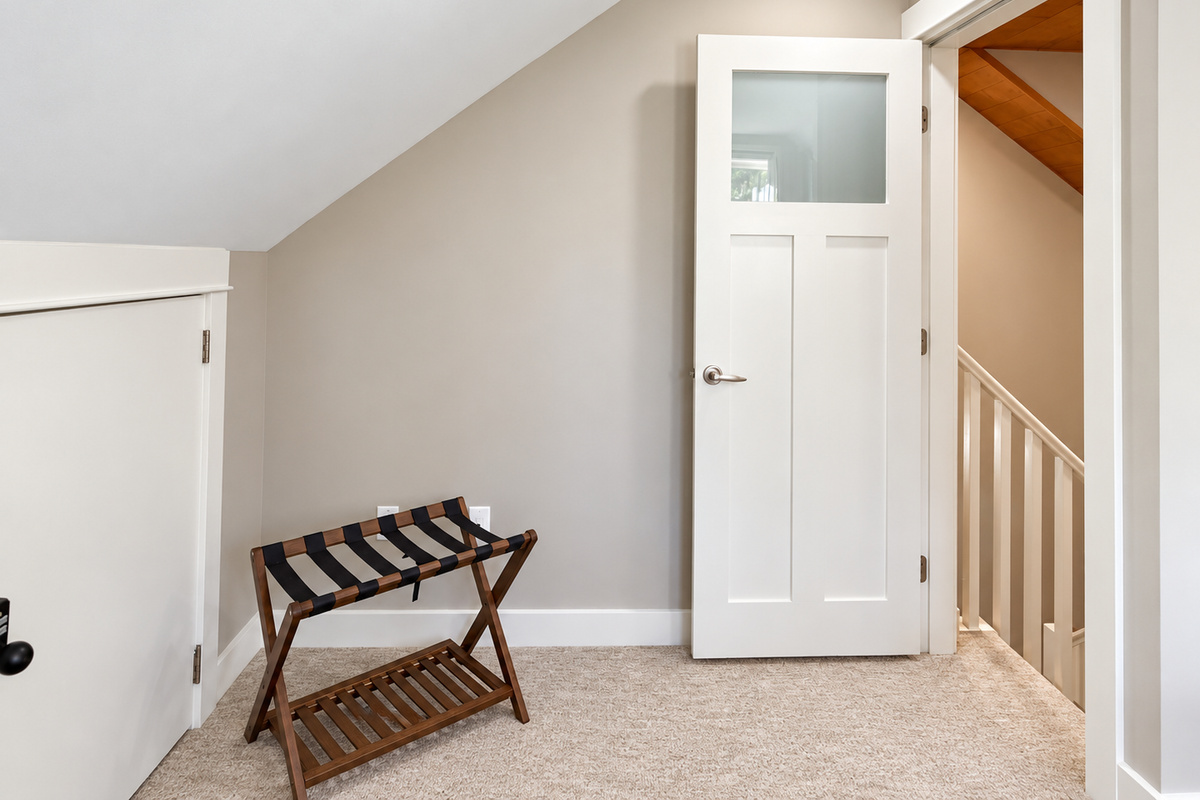 Convenient luggage rack to help you settle in.