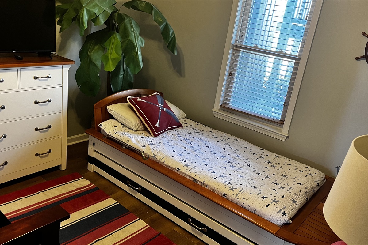 First floor bedroom, single twin bed