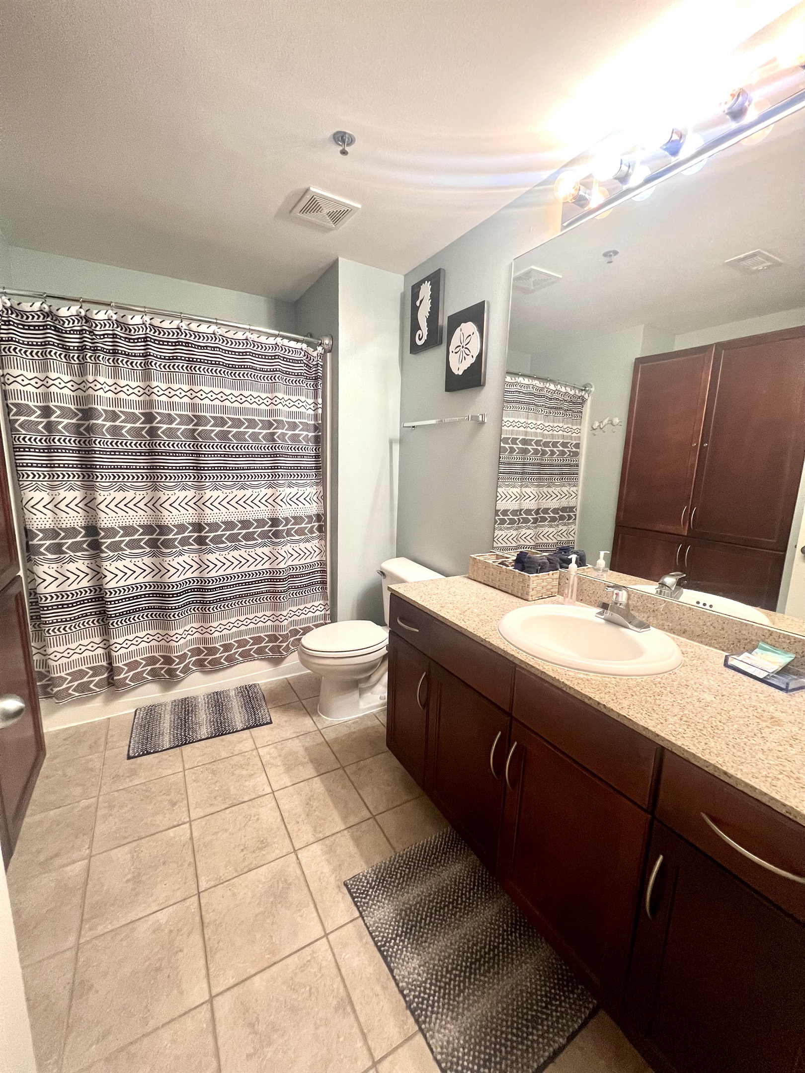 Full bath private to the 2nd bedroom