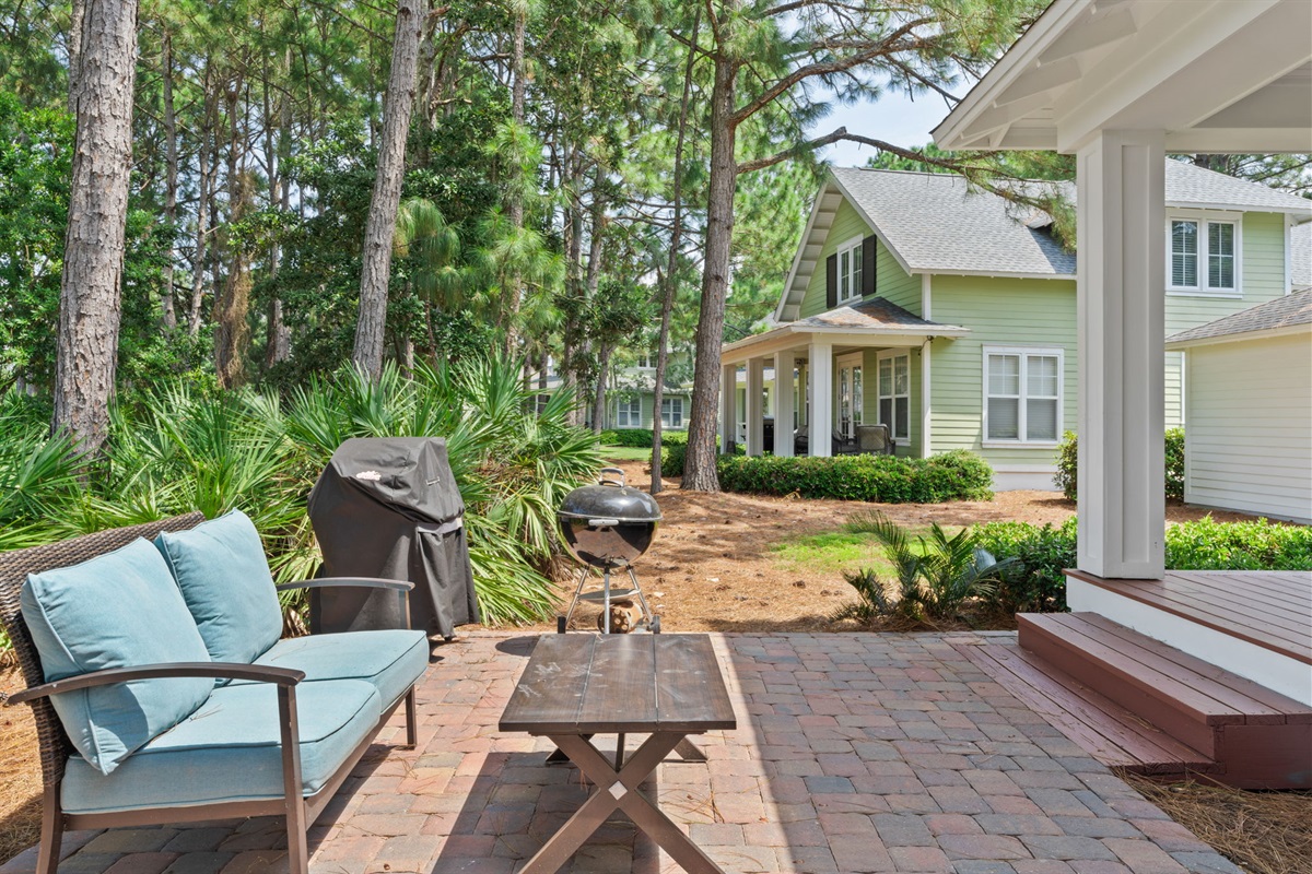 Outdoor Dining/Grills