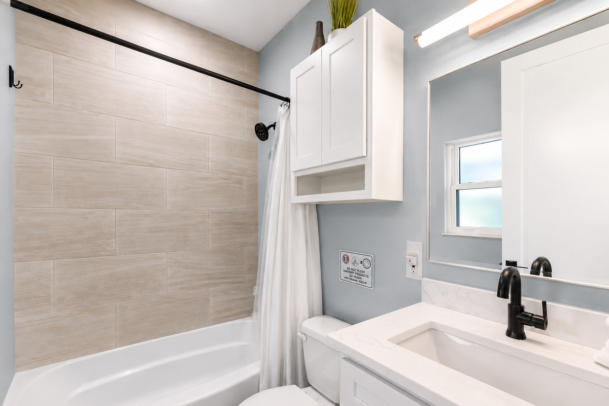 Main living floor bath