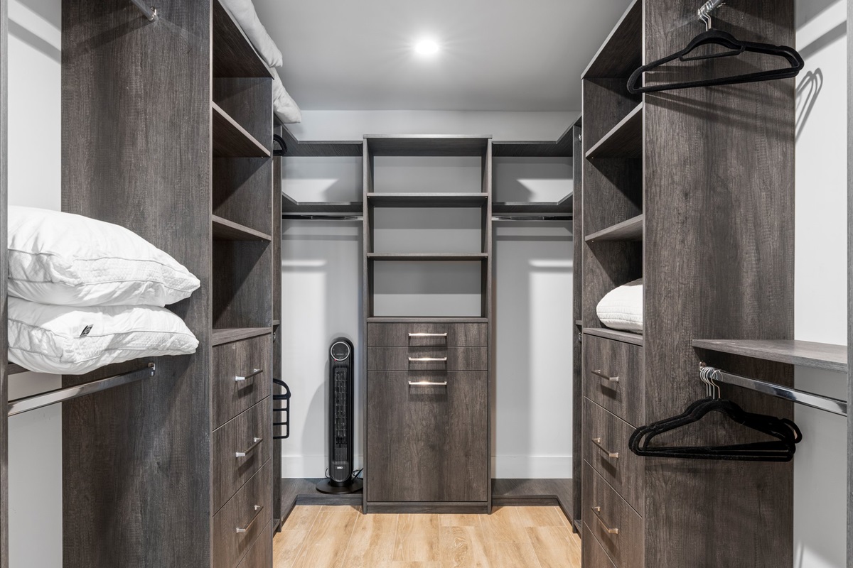Closet Space That Matches the Rest of the Home – Spacious and Stylish
