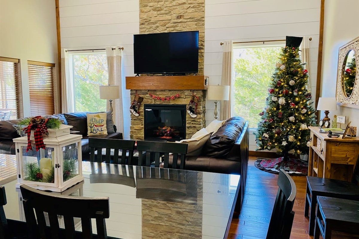 Christmas Decor at Burl Lodge