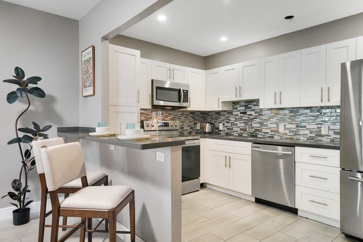 Kitchen & Bar