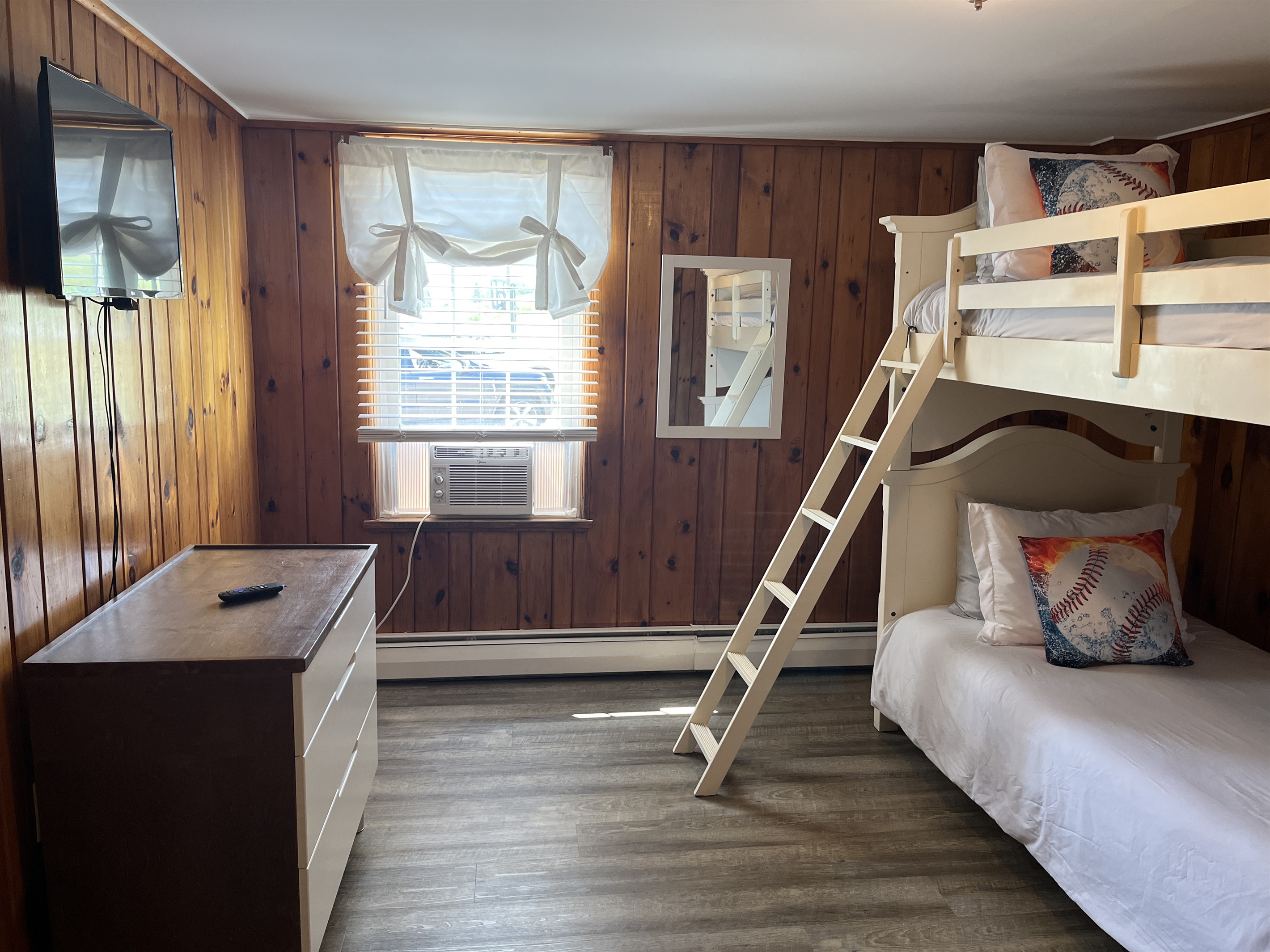 Roundtripper 1st floor bunkbed room with smart TV.