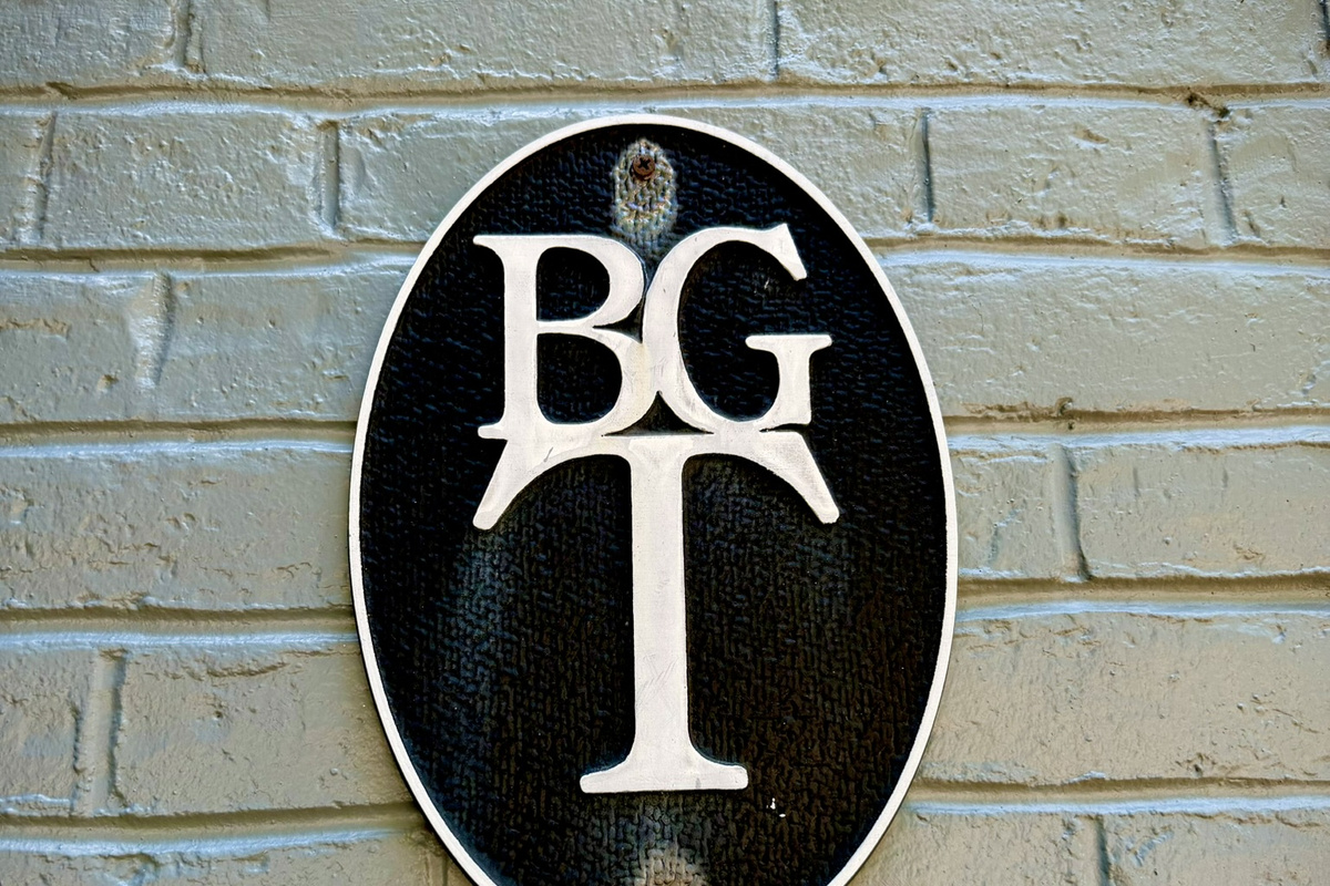 We are a Bluegrass Trust property. Circa 1806
