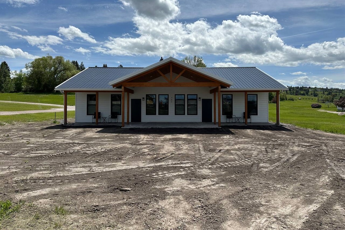 Welcome to one of the single story duplexes under the Big Sky!   This one houses Glacier Goat Haven and Stallion Stay.   Be on the lookout for The Grizzley Getaway and The Pack’s Place.   
