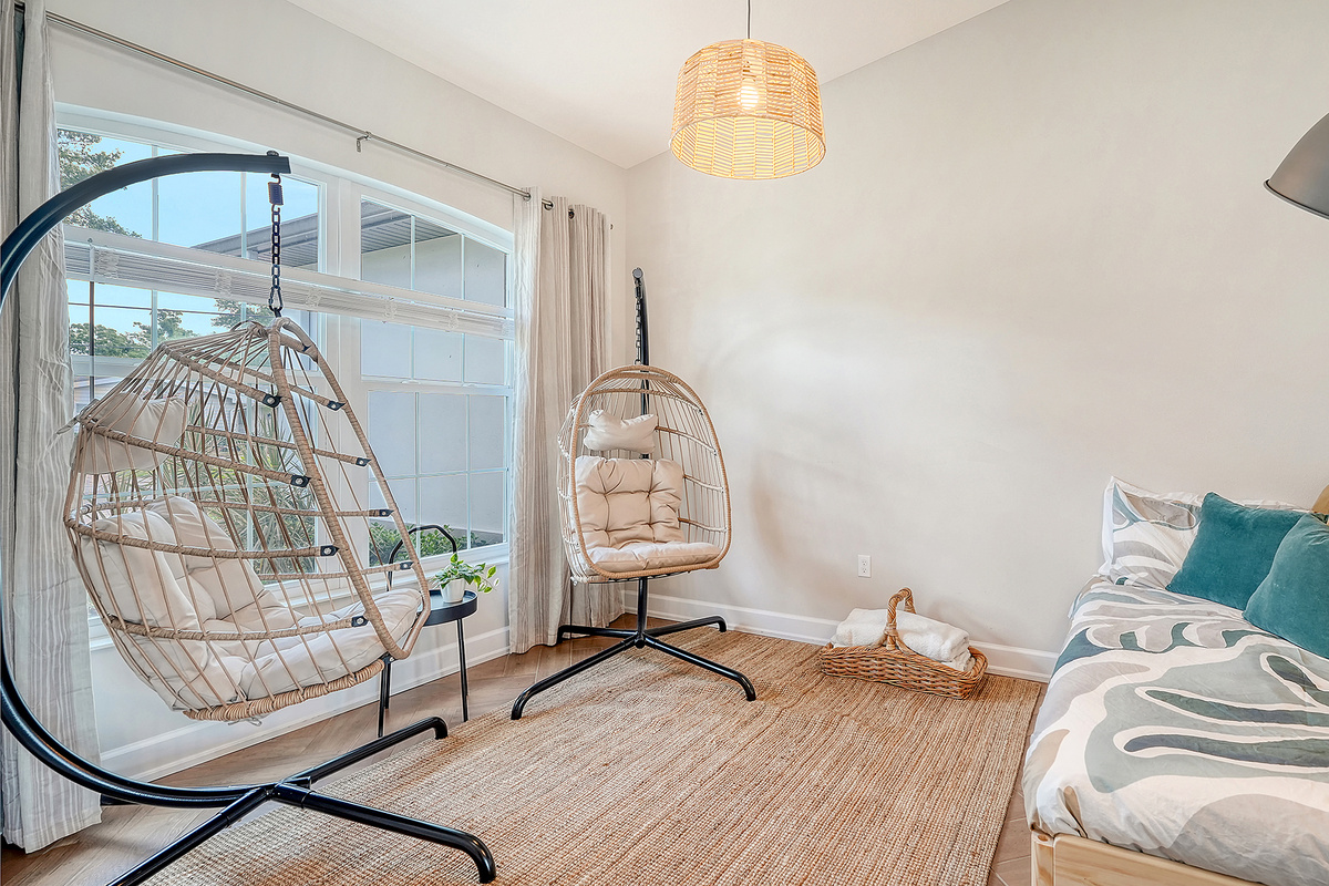 The perfect little flex space! ☕✨ Start your morning curled up in one of our cozy egg chairs with a fresh cup of coffee, then transform the room into extra sleeping space when needed. With two stackable twin beds tucked away, this room is designed for both