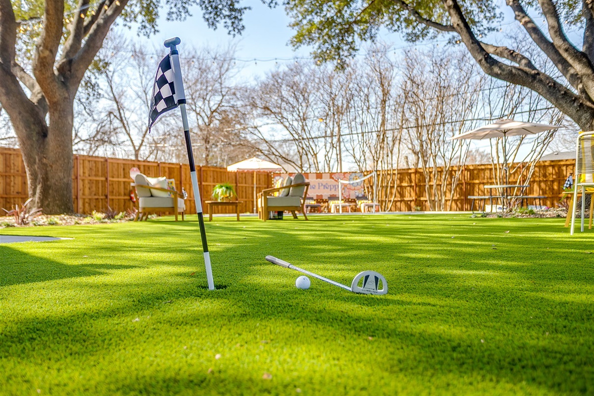 Putting green integrated into the backyard design