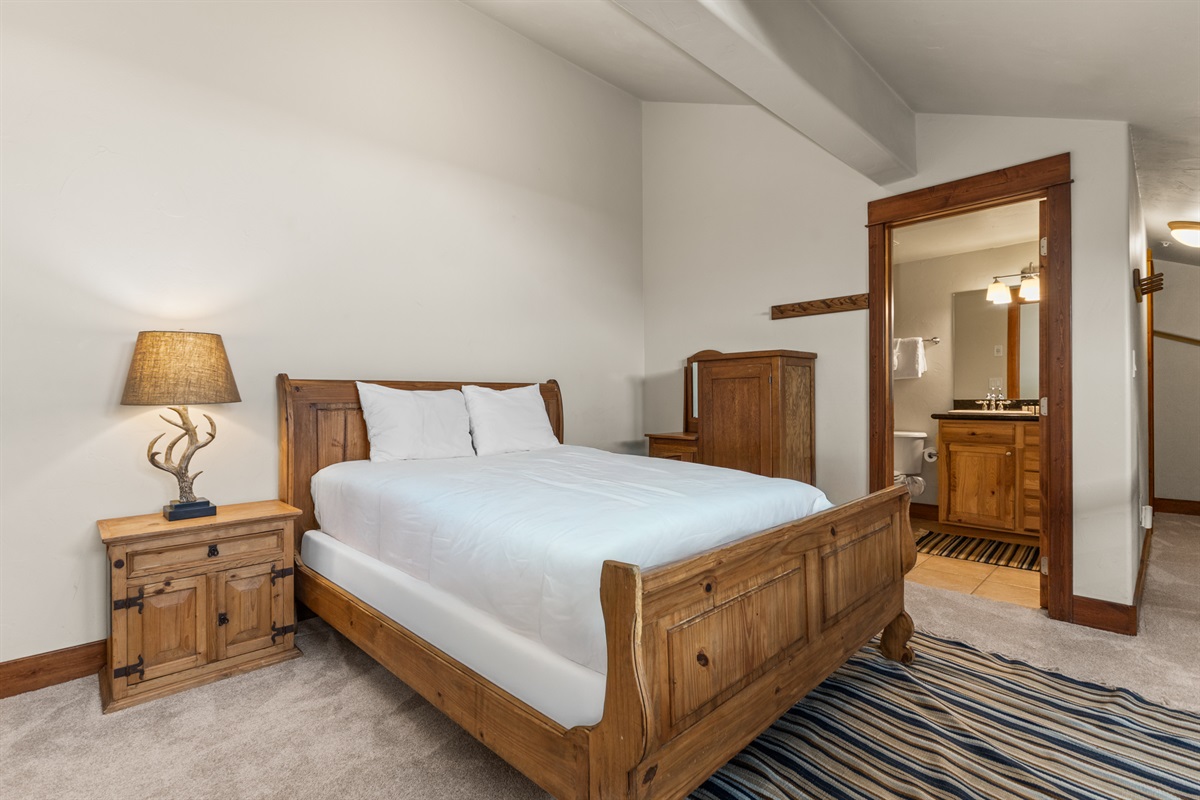 Bedroom 2 | Queensize Bed