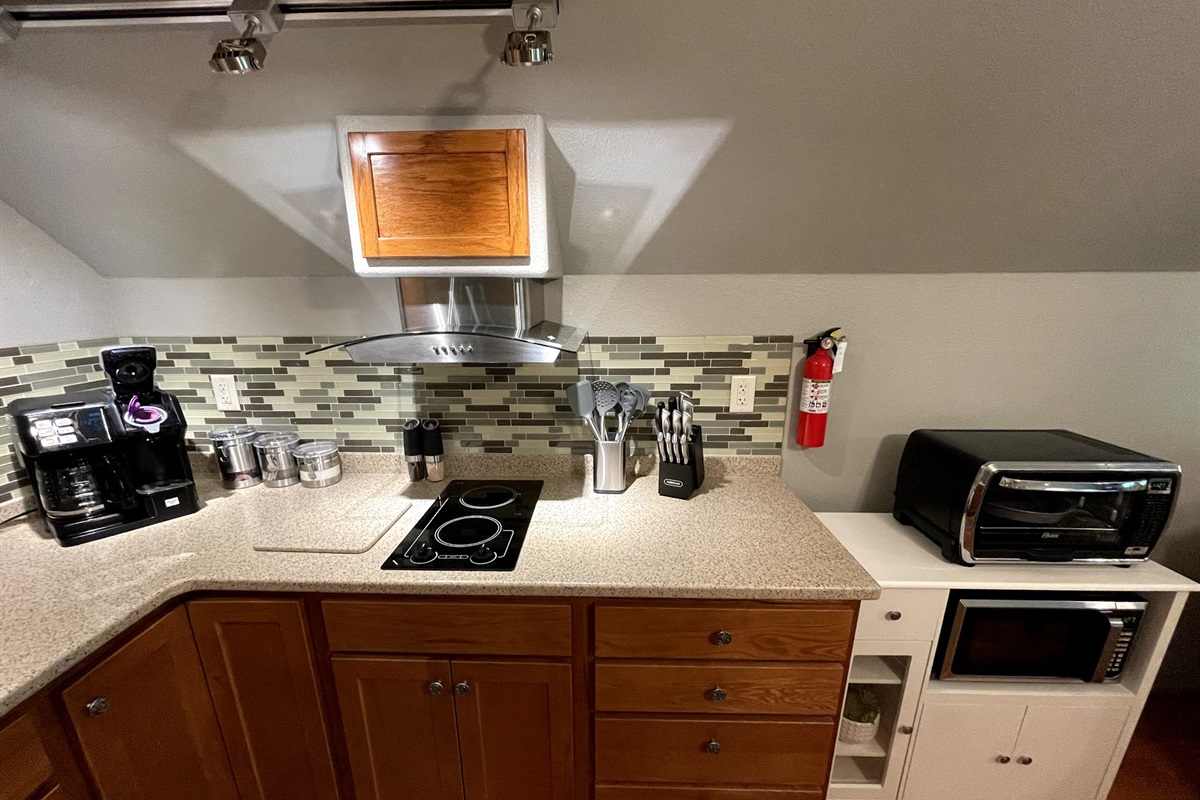 Electric stove, microwave, toaster oven *No Oven*