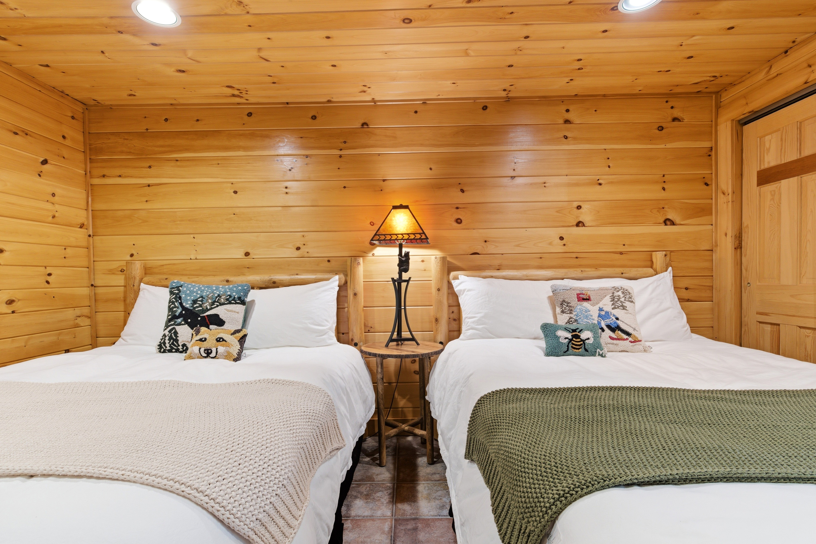 Ideal for families and groups, this bedroom features two comfortable queen beds and plenty of space to unwind.