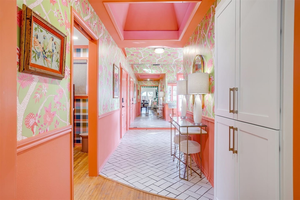 Interior flow connecting gathering and sleeping spaces